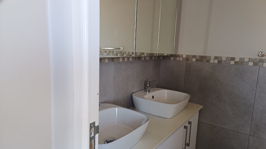 3 Bedroom Property for Sale in Parklands North Western Cape